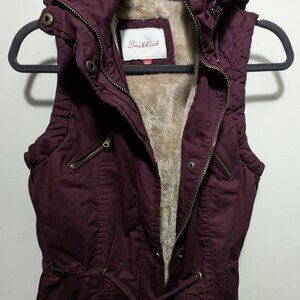 Utility sleeveless jacket with hoodie